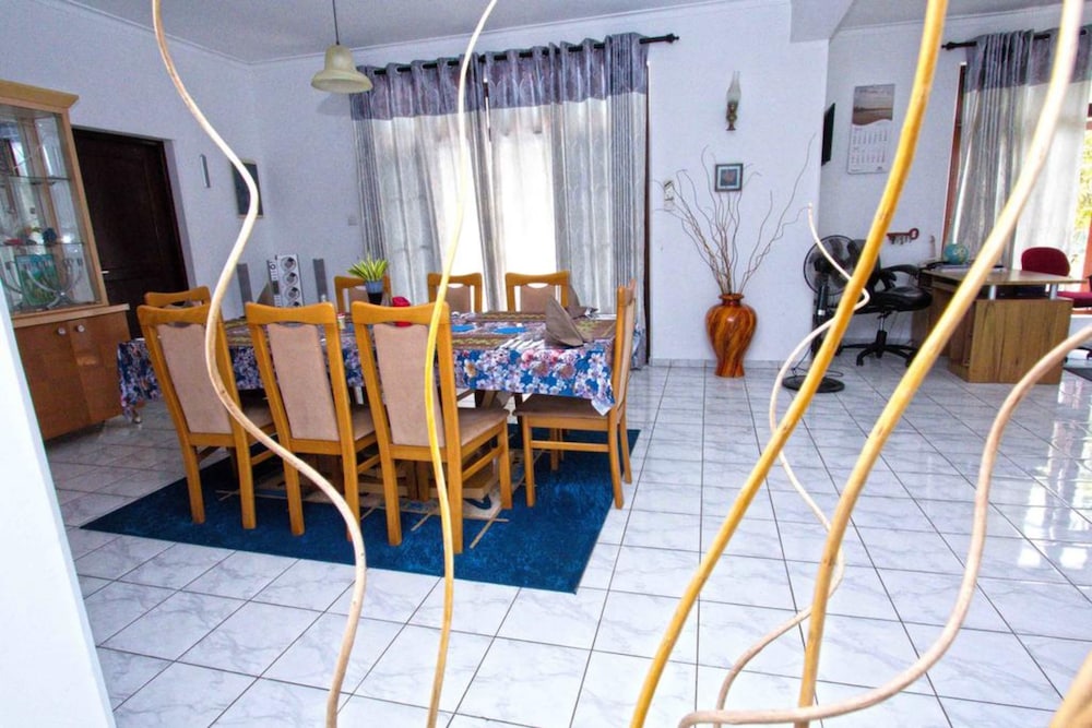 

Milano - Negombo - The Blue Beach Guesthouse