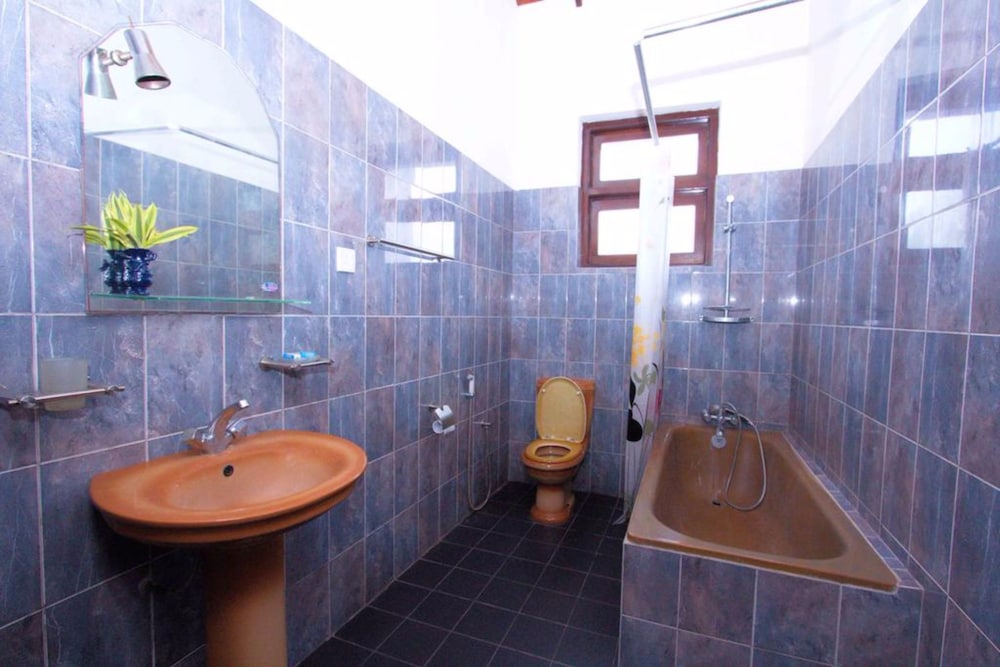 

Roma - Negombo - The Blue Beach Guesthouse