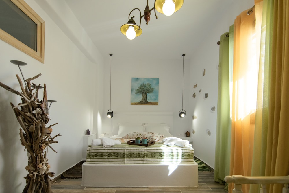 

Bologna - Kóronos - ELAIOLITHOS - Luxury Villa Suites - Adults Only