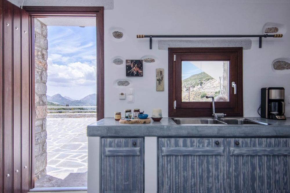 

Verona - Filótion - ELAIOLITHOS - Luxury Villa Suites - Adults Only