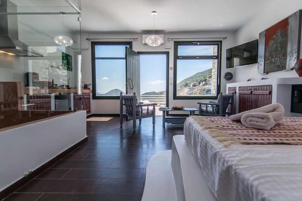 

Torino - Filótion - ELAIOLITHOS - Luxury Villa Suites - Adults Only