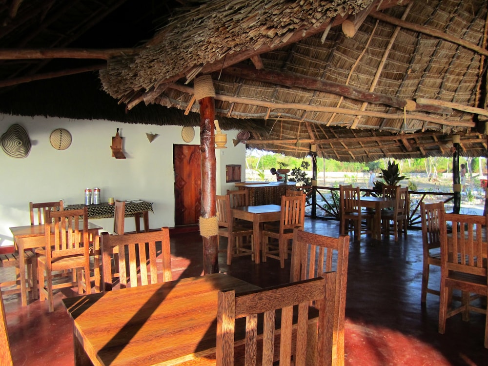 

Bologna - Kizimkazi - Promised Land Lodge