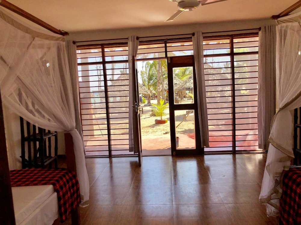 

Lamezia Terme - Kizimkazi - Promised Land Lodge