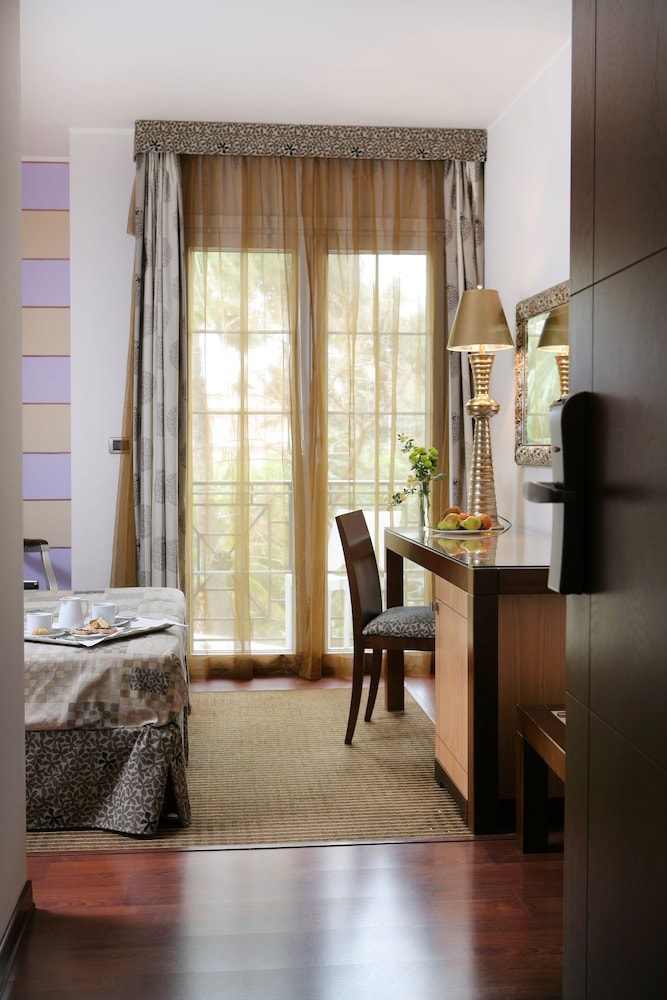 

Napoli - Reggio Calabria - Regent Beach Hotel & Apartments