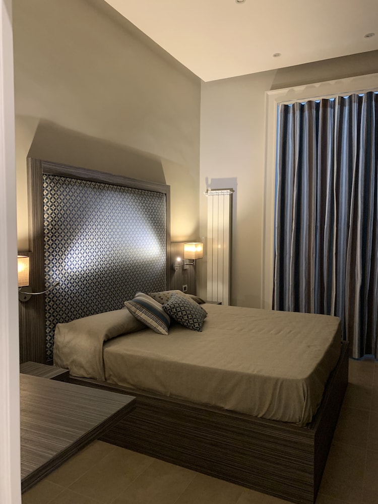 

Catania - Pozzuoli - Hotel Ausonia