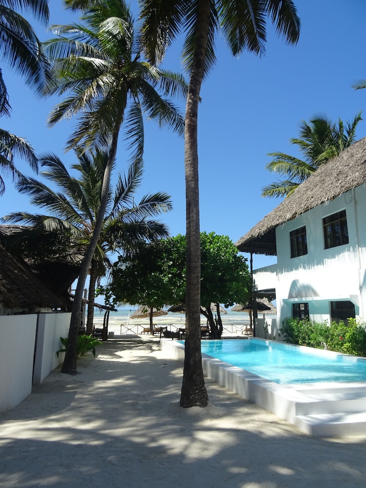 

Torino - Bwejuu - Makuti Beach Bungalows