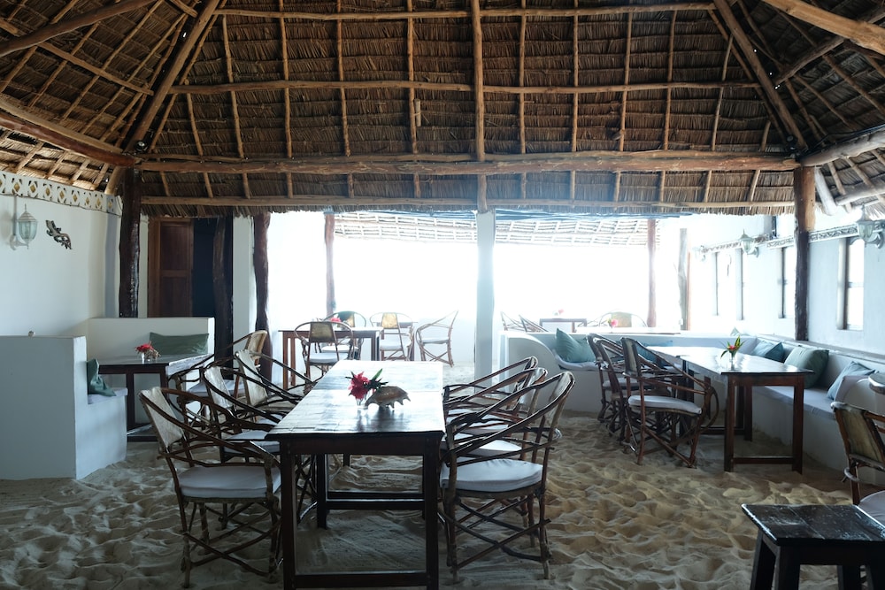 

Venezia - Bwejuu - Makuti Beach Bungalows