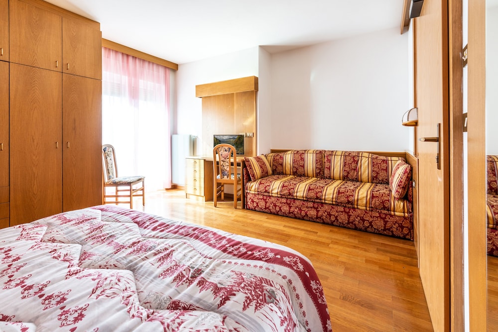 

Palermo - Fondo - Albergo Bucaneve