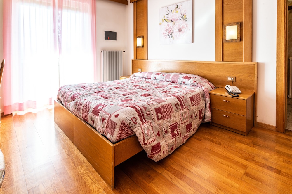 

Milano - Dolomiti, Montagna Italia - Albergo Bucaneve