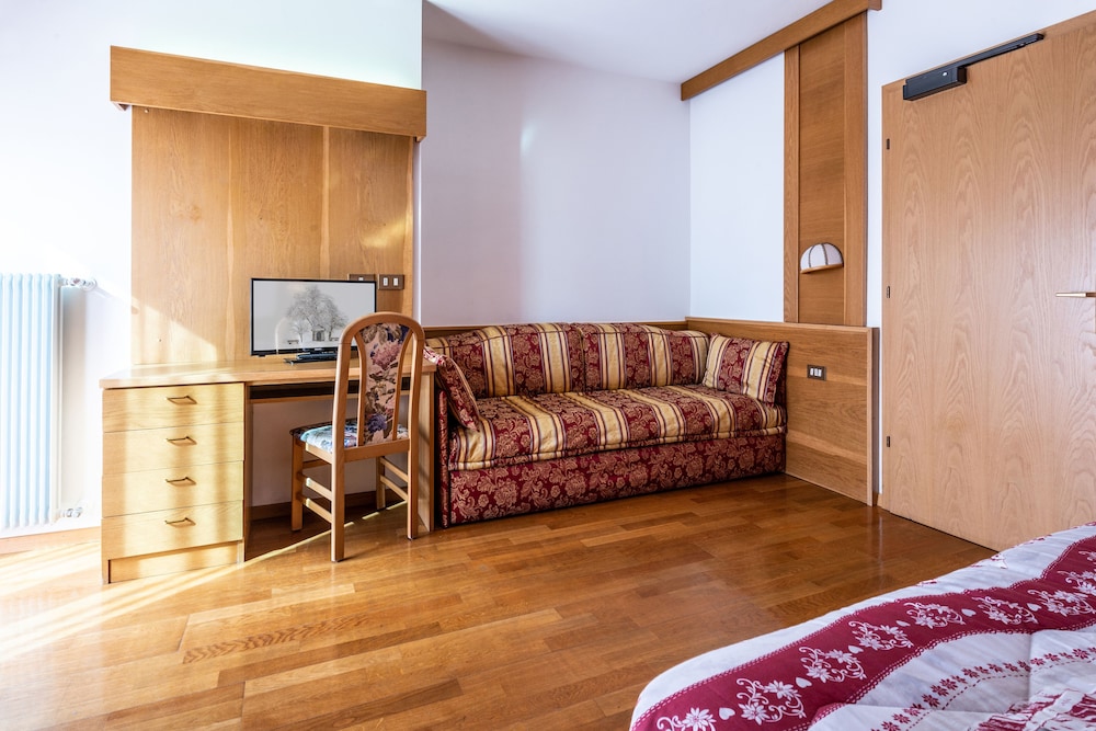 

Bari - Fondo - Albergo Bucaneve