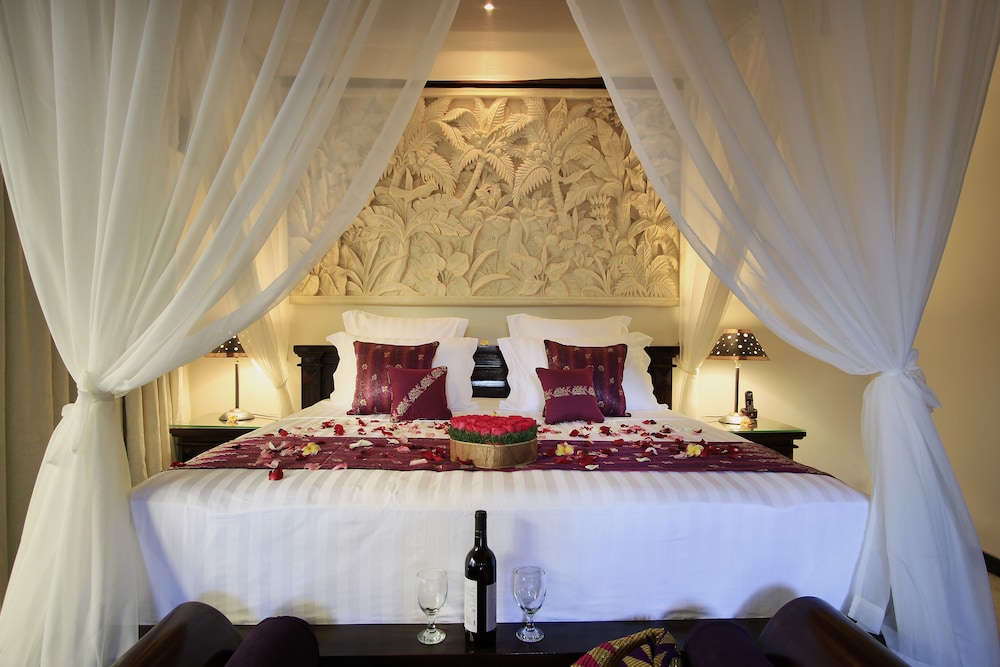 

Bologna - Ketewel - Manzelejepun Luxury Villa & Pavilion