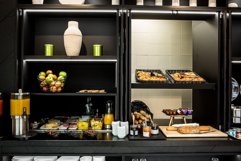 

Pisa - Clichy - Mercure Paris 17 Batignolles