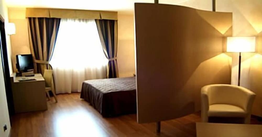 

Napoli - Maranello - Hotel Arthur