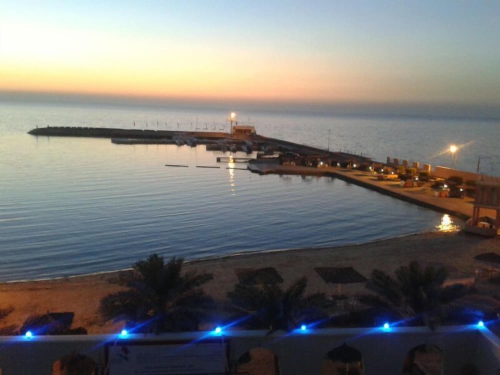 

Milano - Zallaq - Bahrain Beach Bay