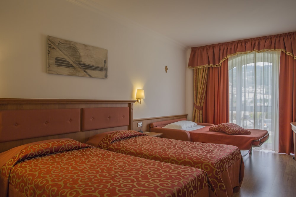 

Napoli - Trento - Sartori's Hotel