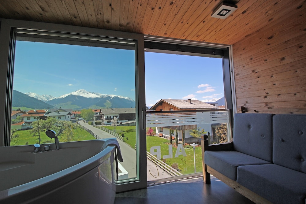 

Napoli - Innsbruck - Alp Art Hotel Götzens