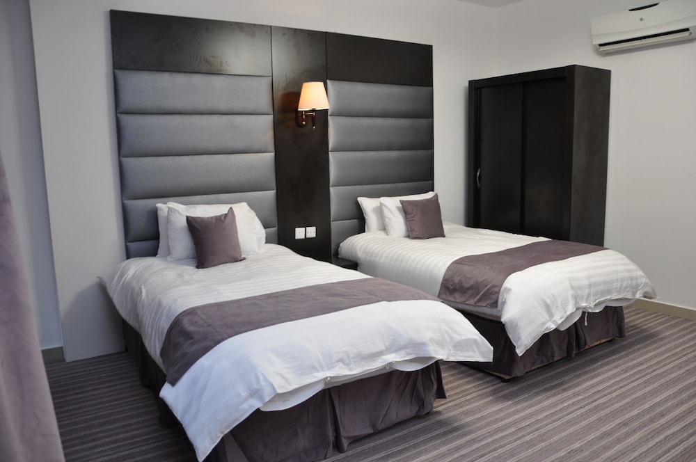

Milano - Oman, Costa di Salalah - Al Dyafa Hotel Suites