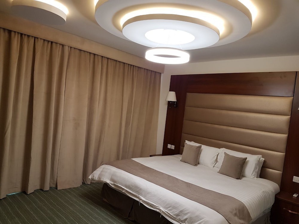 

Milano - Oman, Costa di Salalah - Al Dyafa Hotel Suites