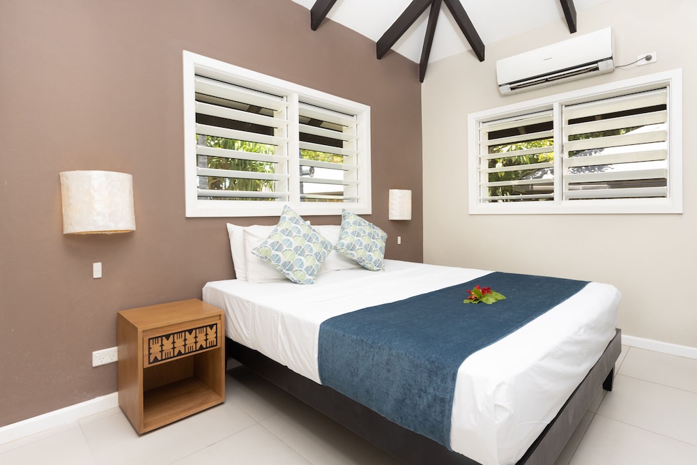 

Roma - Malolo - Plantation Island Resort