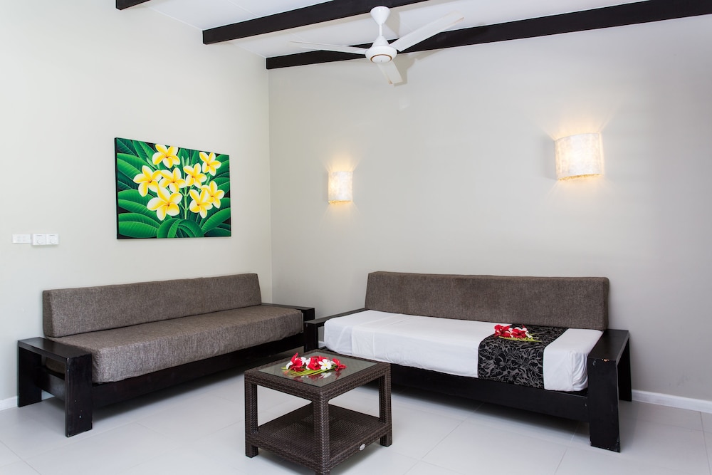 

Roma - Malolo - Plantation Island Resort