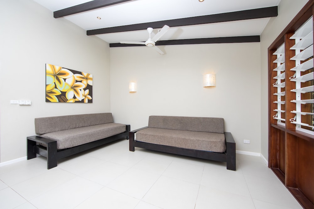 

Roma - Malolo - Plantation Island Resort