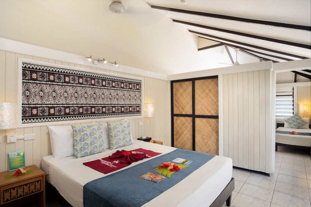 

Bari - Malolo - Plantation Island Resort