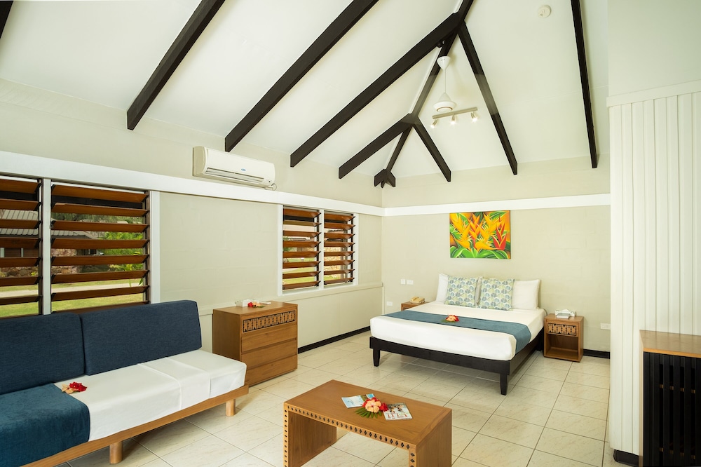 

Roma - Malolo - Plantation Island Resort