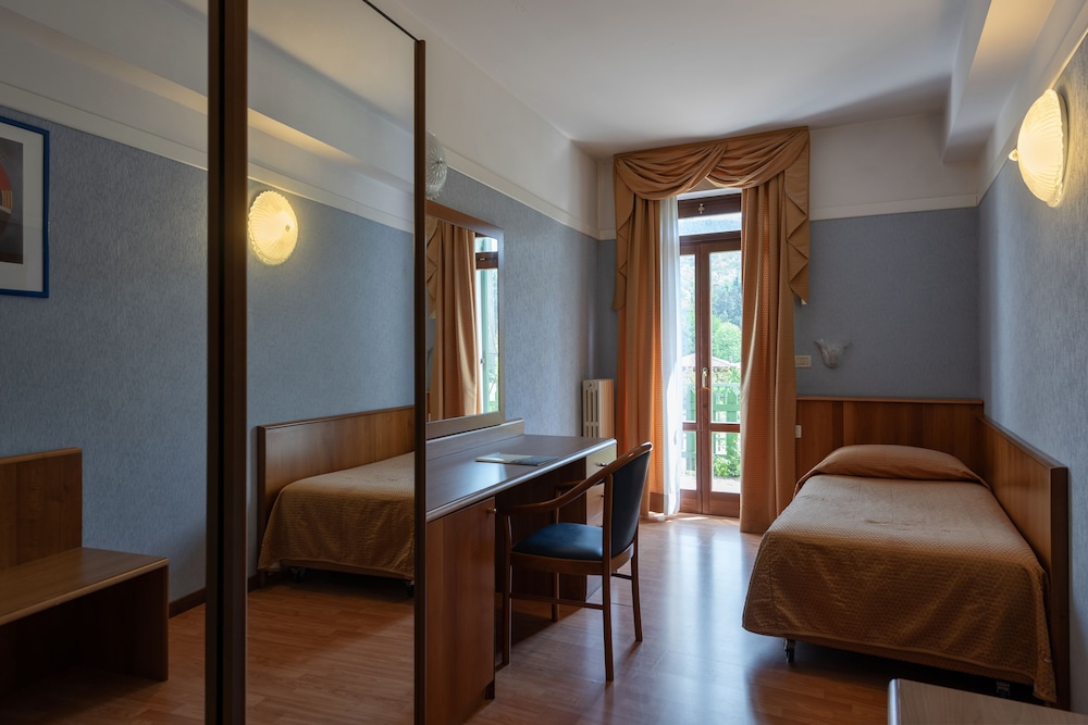 

Milano - Gargnano - Park Hotel Jolanda