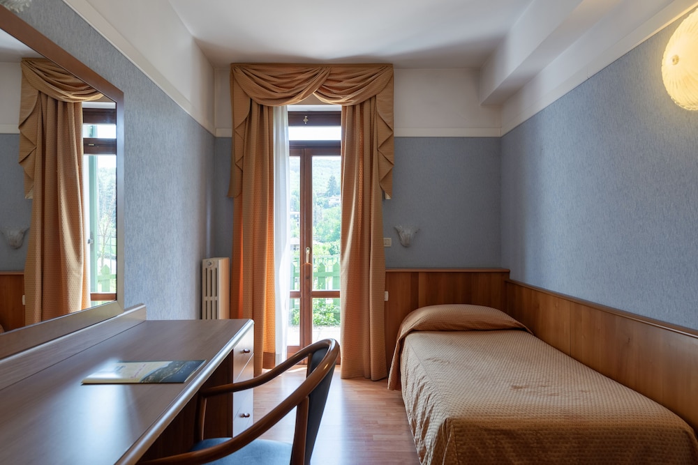 

Cagliari - Lago di Garda, Laghi Italia - Park Hotel Jolanda