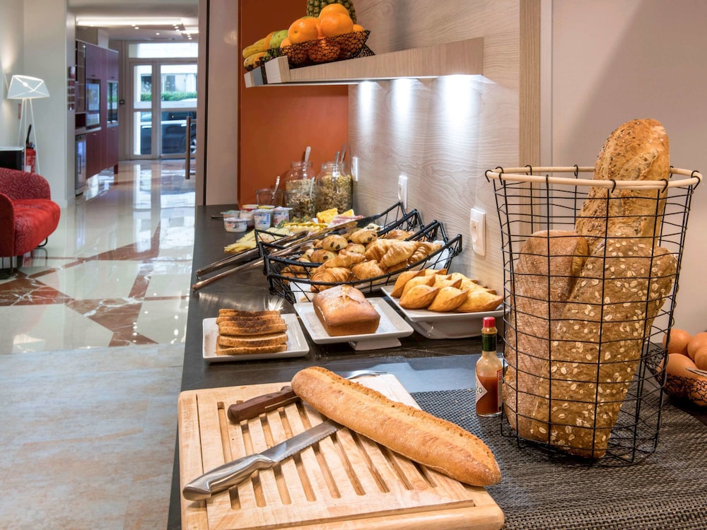 

Roma - Neuilly-sur-Seine - Mercure Paris Pont de Levallois Neuilly