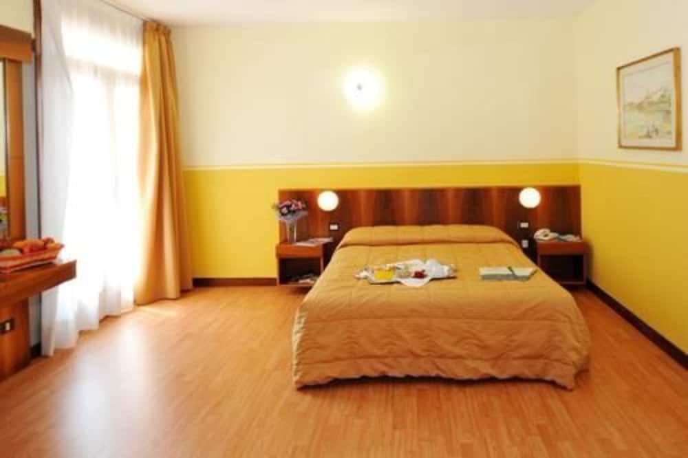

Lamezia Terme - Gargnano - Park Hotel Jolanda