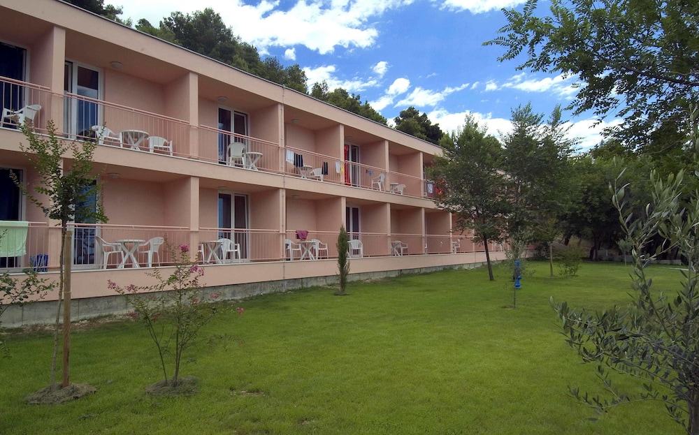 

Roma - Omiš - Tourist Settlement Brzet