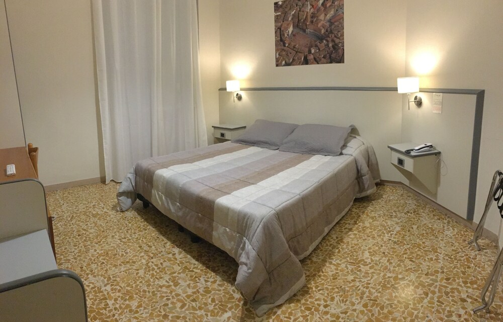 

Bari - Siena - Hotel Ai Tufi