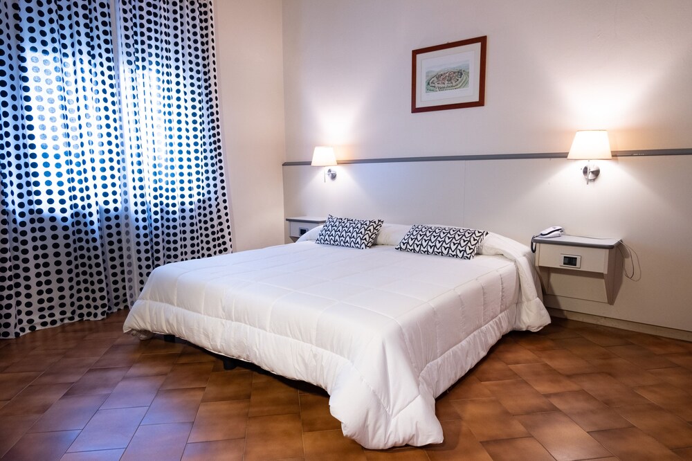 

Palermo - Siena - Hotel Ai Tufi