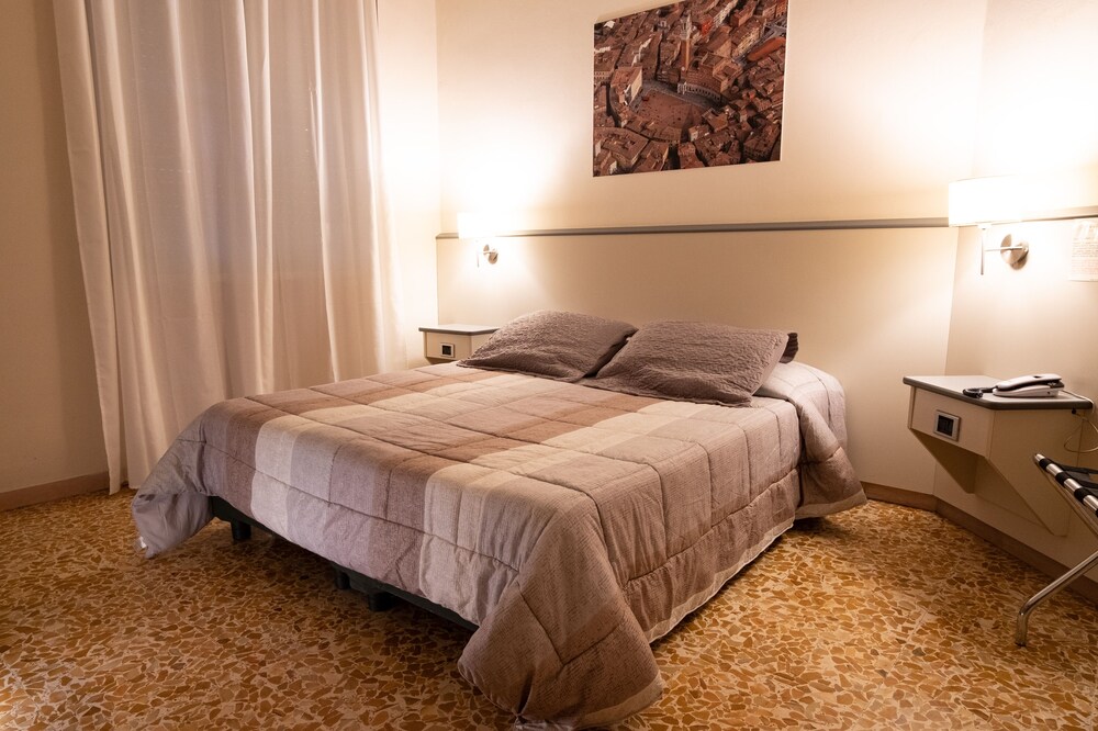 

Bari - Siena - Hotel Ai Tufi