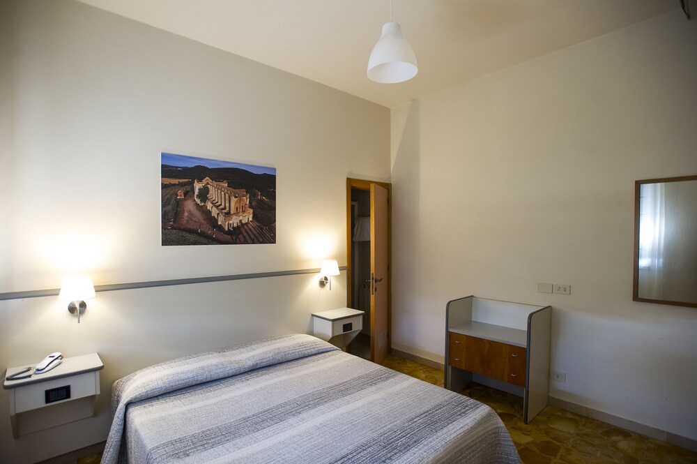 

Bari - Siena - Hotel Ai Tufi