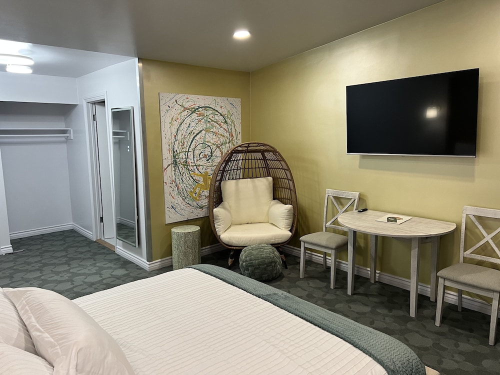 

Roma - Venice (CA) - Foghorn Harbor Inn