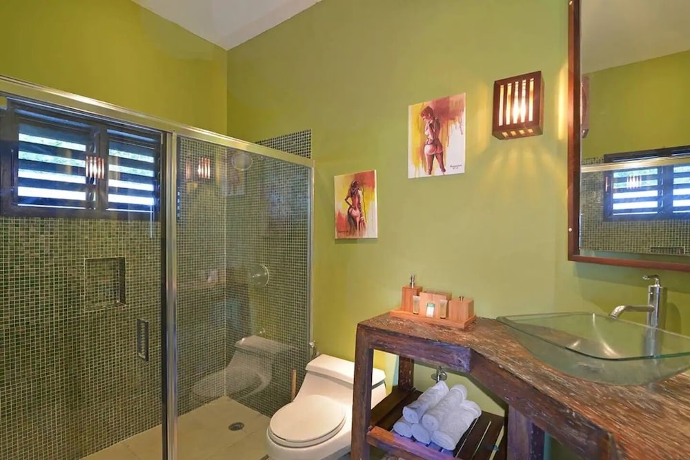 

Roma - Rose Hall - Nianna Luxurious Villa