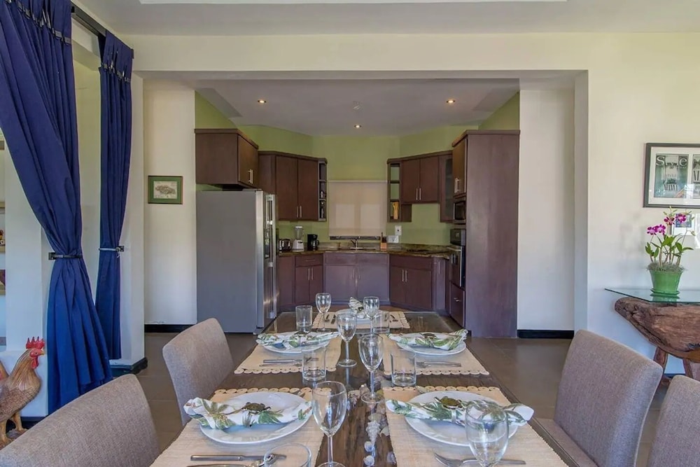 

Milano - Rose Hall - Nianna Luxurious Villa