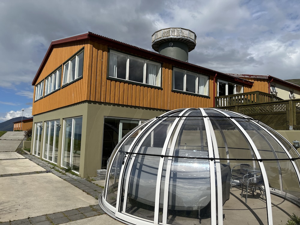 

Milano - Svalbarðseyri - Hotel Natur