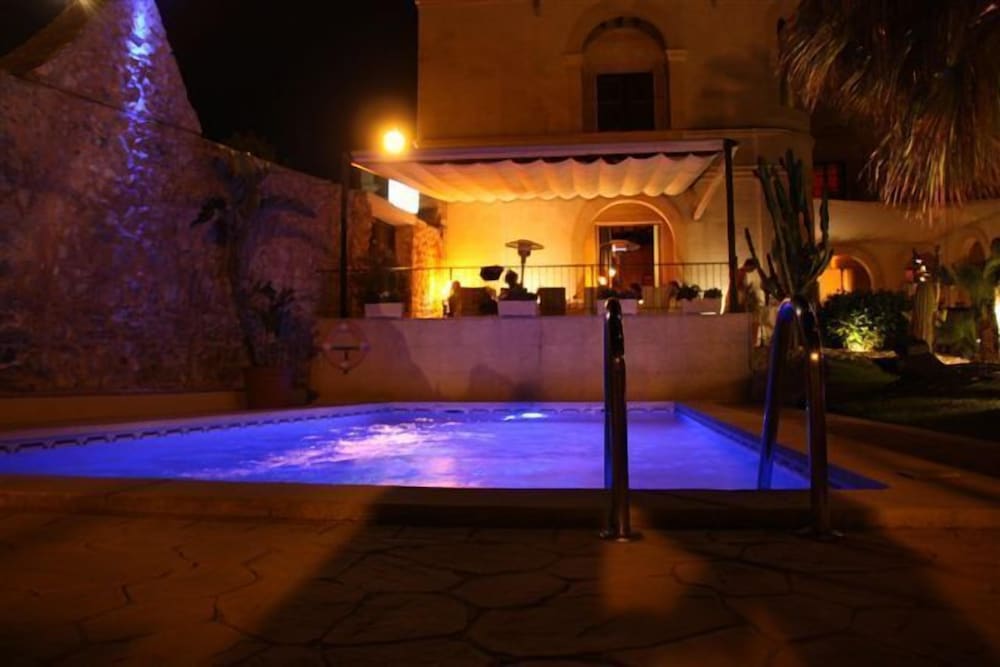 

Cagliari - Cala Ratjada - Palacio Sant Salvador