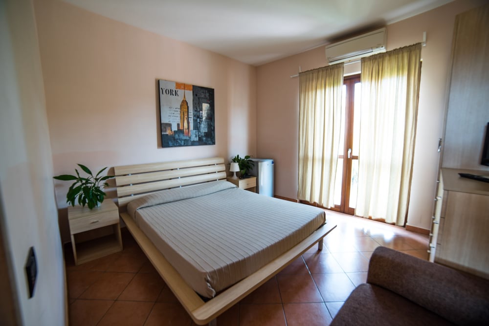

Brindisi - Fiumicino - Hotel La Maison Jolie