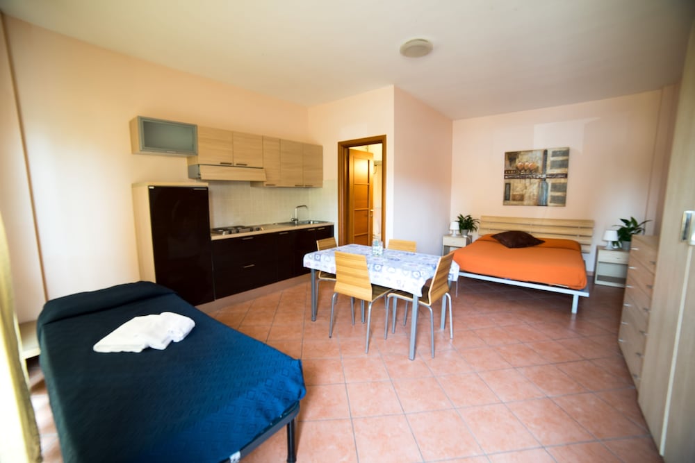 

Napoli - Fiumicino - Hotel La Maison Jolie