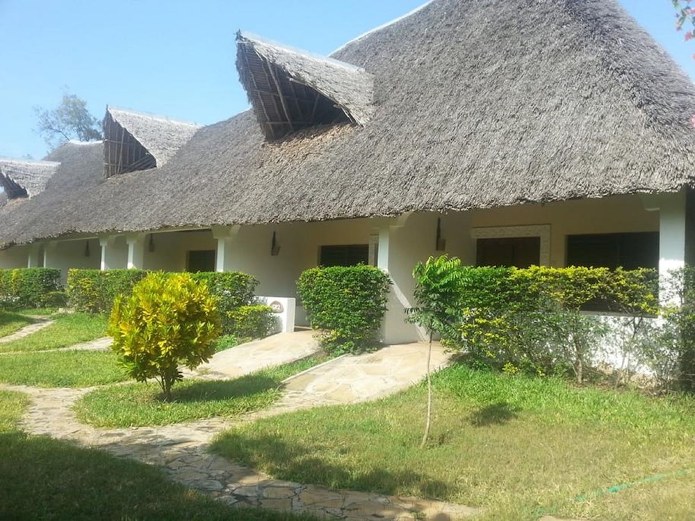 

Bari - Mombasa - Maweni Beach Cottages