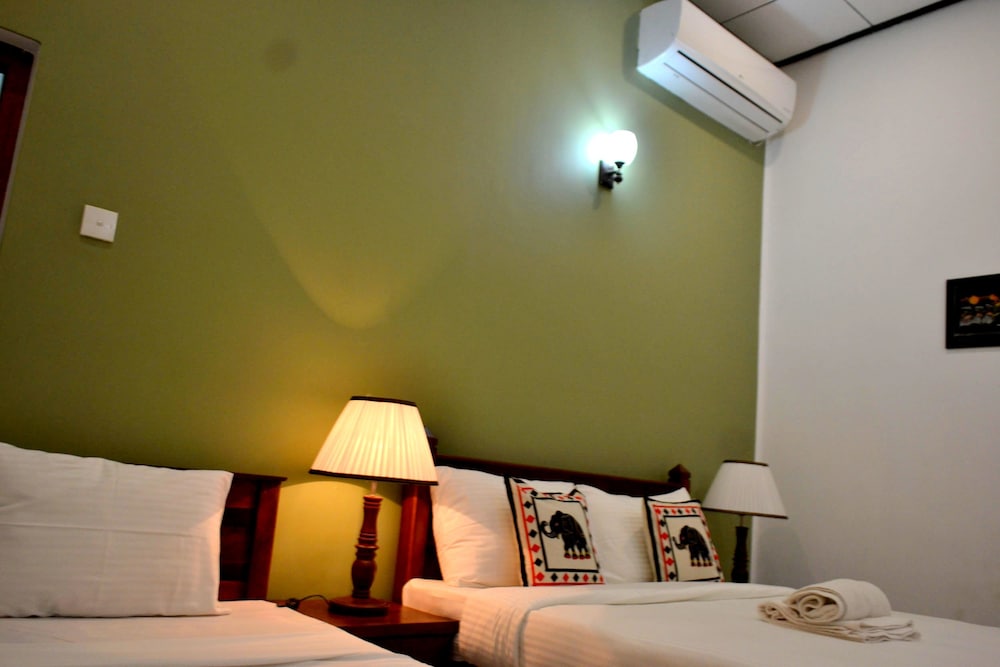 

Roma - Kandy - Capital Regency Hotel