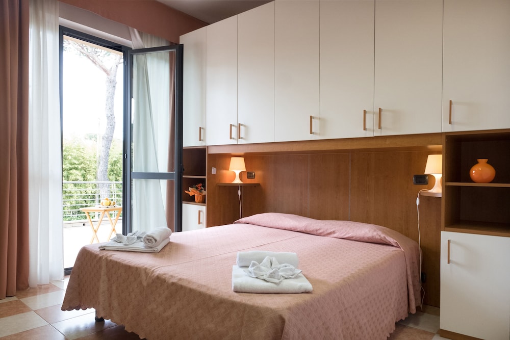 

Bari - Viareggio - Hotel Maita