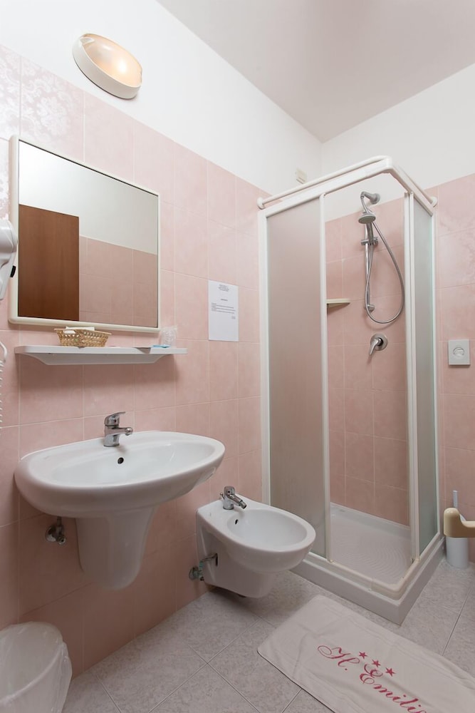 

Palermo - Riviera Romagnola, Mare Italia - Hotel Emilia