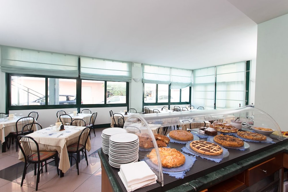 

Catania - Riviera Romagnola, Mare Italia - Hotel Emilia