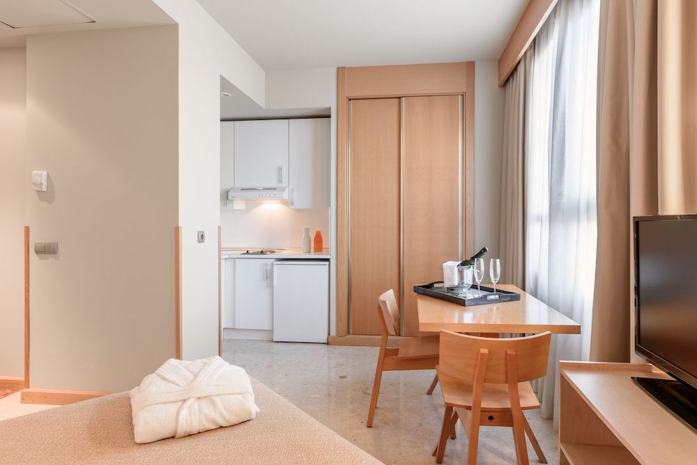 

Roma - León - Aparthotel Exe Campus San Mamés