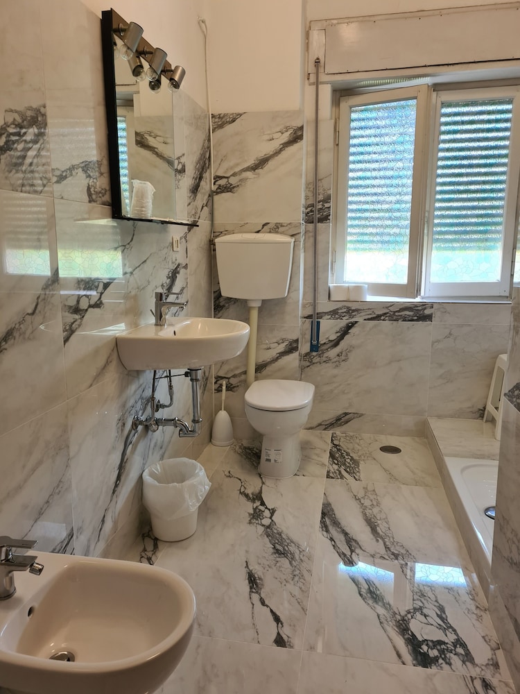 

Milano - Pietrasanta - NEW PARK HOTEL